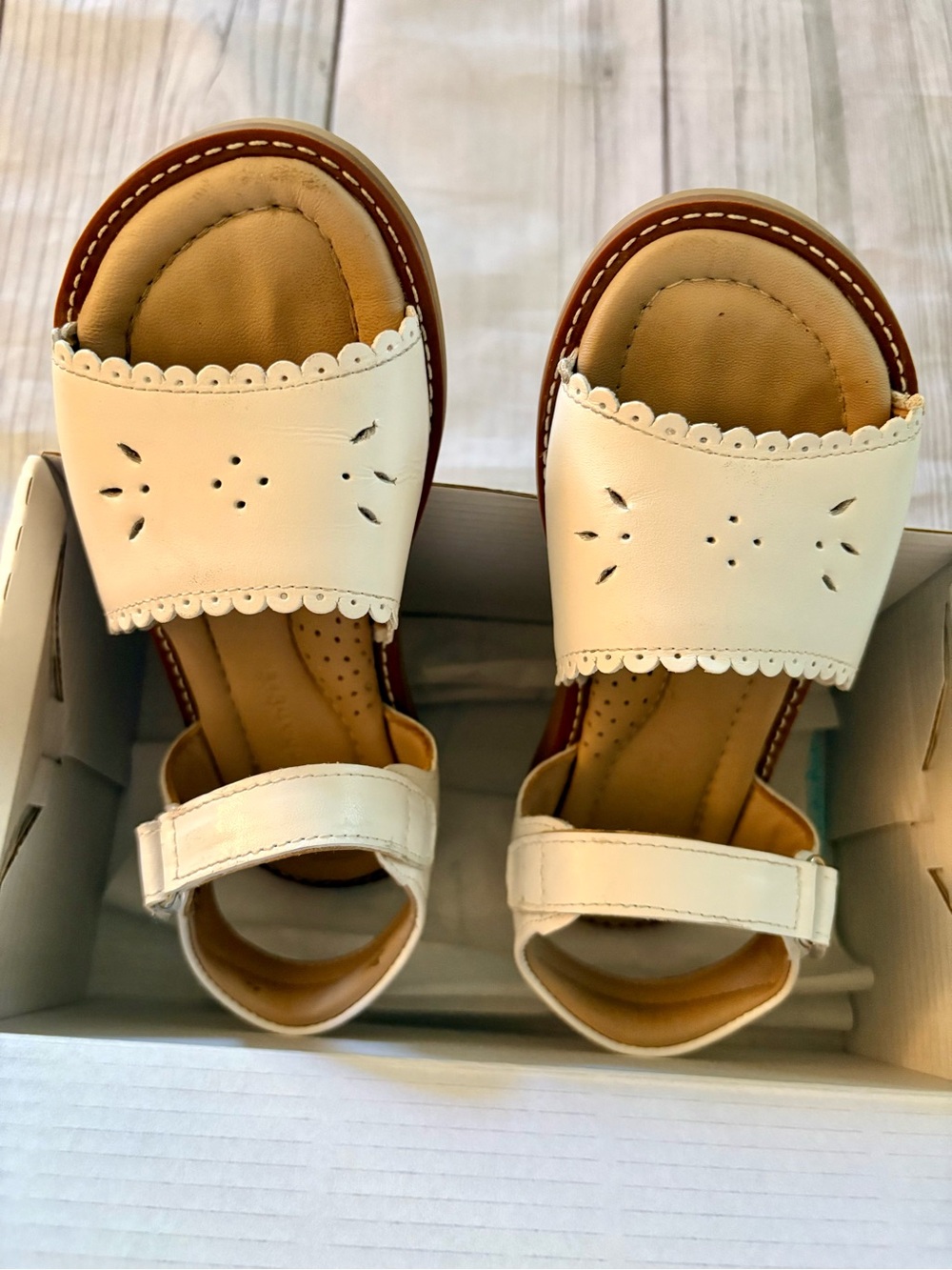 Elephantito White Scalloped Leather Sandals Girls Size 11 - Picture 5 of 9